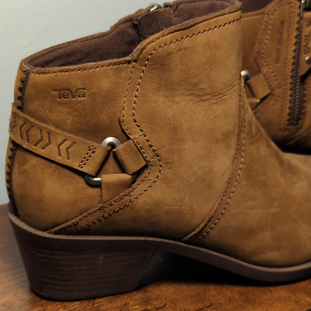 Teva 'Foxy' Waterproof Leather Ankle Boots - Picture 4 of 11